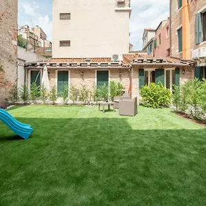 Corte Dei Santi , Venecia Italia